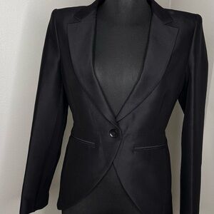 Beautiful fitted BCBG jacket.